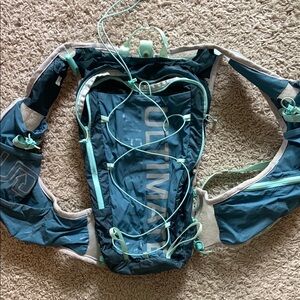 Ultimate Direction Running Vest in Teal and Mint